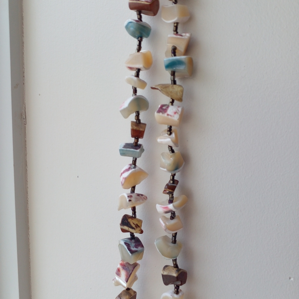 Fossilized, shell handmade necklace, hangs 14", rare style, rare stone. - Picture 3 of 5